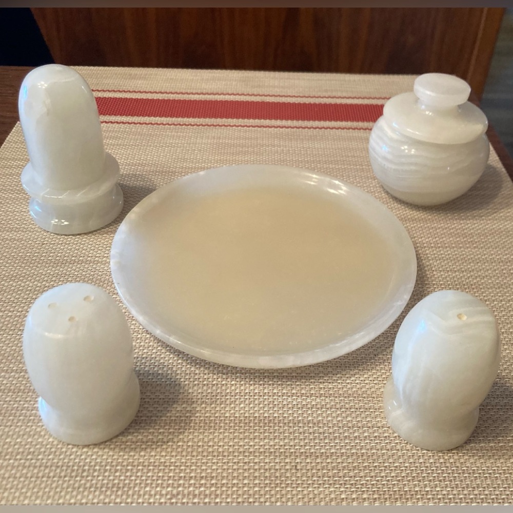 Onyx set of 5 items, all made in Pakistan. In excellent condition.